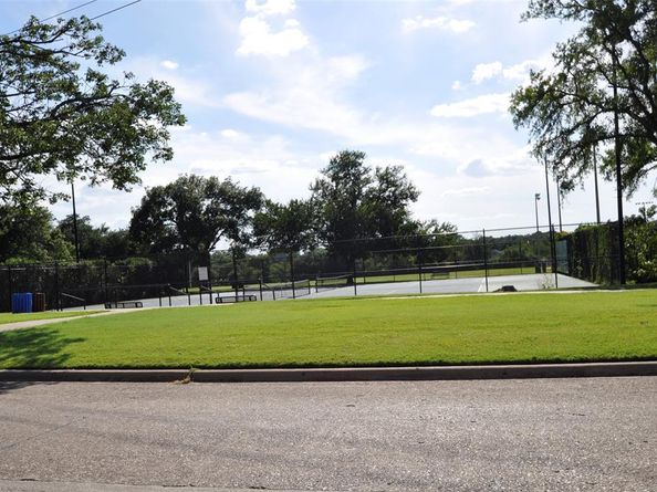 704  Ridgedale Drive , Richardson Texas 75080