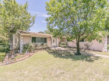 6207  Lyndon B Johnson Freeway 