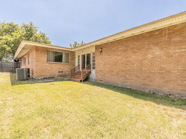 6207  Lyndon B Johnson Freeway , Dallas Texas 75240