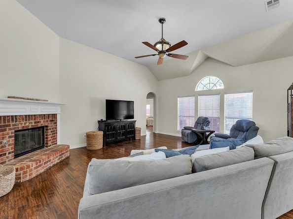 4409  Grassy Glen Drive , Corinth Texas 76208