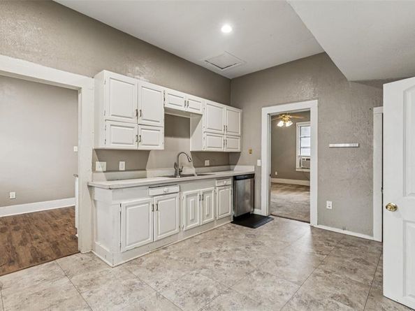 724 W 7th Street , Dallas Texas 75208