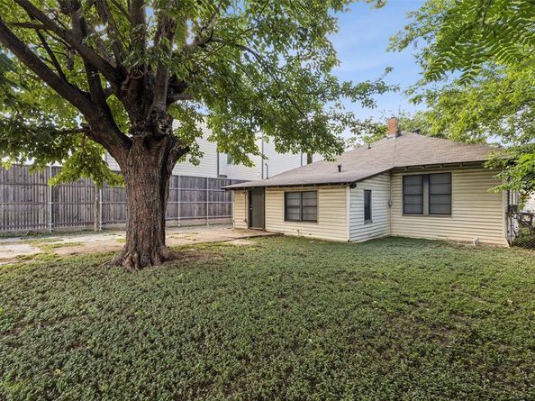 724 W 7th Street , Dallas Texas 75208