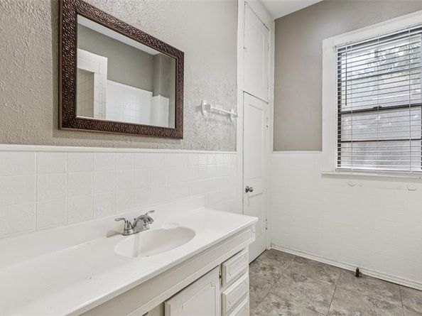 724 W 7th Street , Dallas Texas 75208