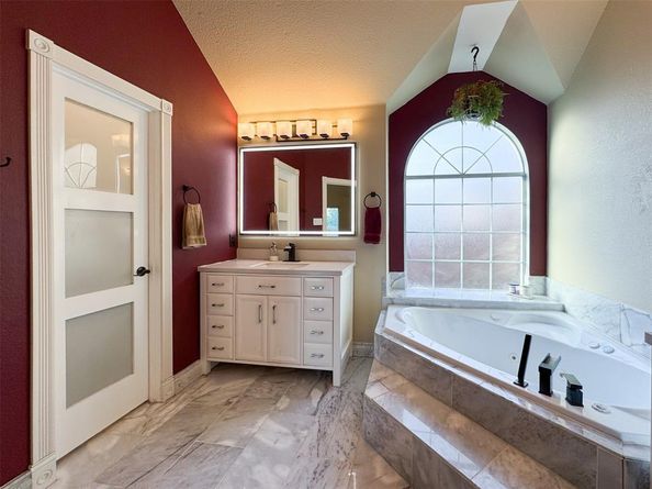 14001  Zippo Way , Fort Worth Texas 76052