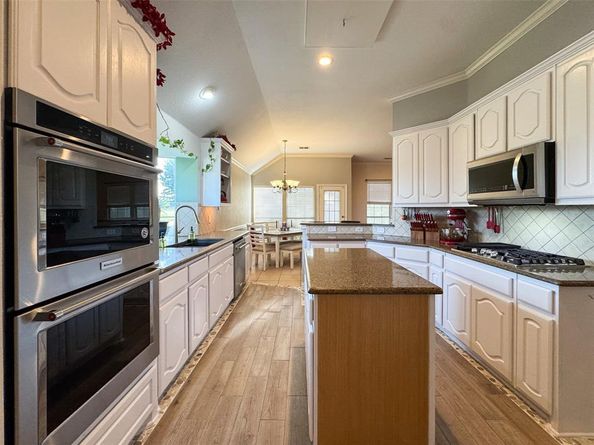 14001  Zippo Way , Fort Worth Texas 76052