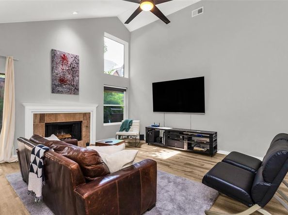 14902  Le Grande Drive , Addison Texas 75001