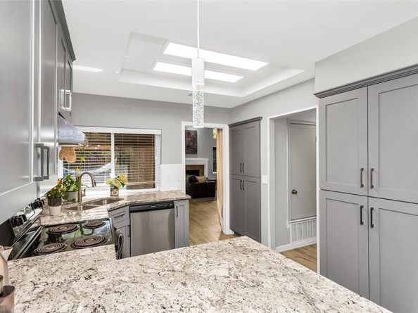14902  Le Grande Drive , Addison Texas 75001