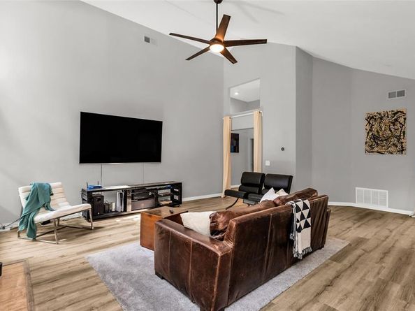 14902  Le Grande Drive , Addison Texas 75001