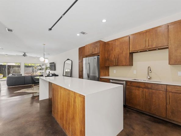 4411  Roseland Avenue , Dallas Texas 75204