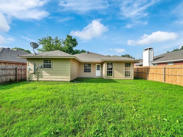 1724  Lincolnshire Way , Fort Worth Texas 76134