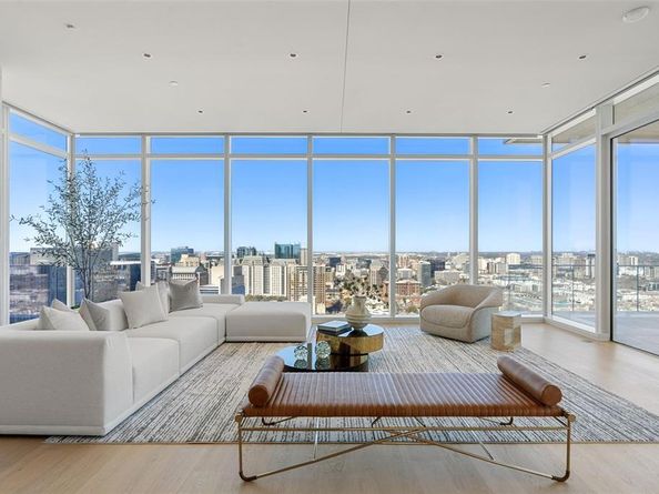1747  Leonard Street  2401, Dallas Texas 75201