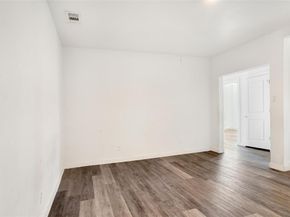 405 W Capps Street , Fort Worth Texas 76110