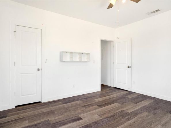 405 W Capps Street , Fort Worth Texas 76110