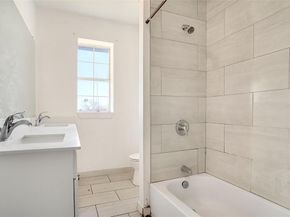 405 W Capps Street , Fort Worth Texas 76110