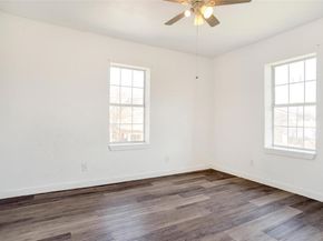 405 W Capps Street , Fort Worth Texas 76110