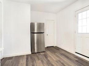 405 W Capps Street , Fort Worth Texas 76110