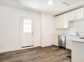 405 W Capps Street , Fort Worth Texas 76110