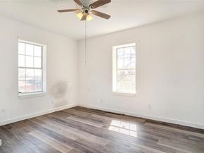 405 W Capps Street , Fort Worth Texas 76110