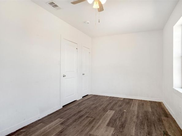 405 W Capps Street , Fort Worth Texas 76110
