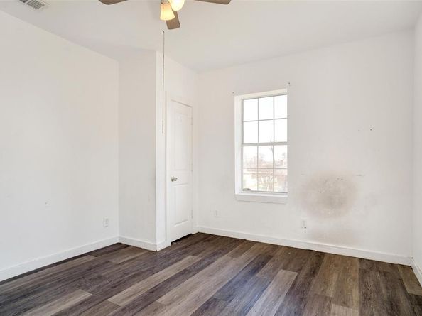 405 W Capps Street , Fort Worth Texas 76110