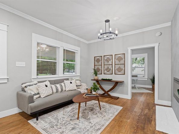 813  Elsbeth Street , Dallas Texas 75208