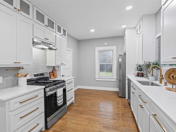 813  Elsbeth Street , Dallas Texas 75208