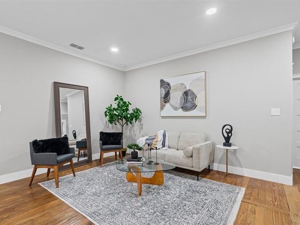 813  Elsbeth Street , Dallas Texas 75208