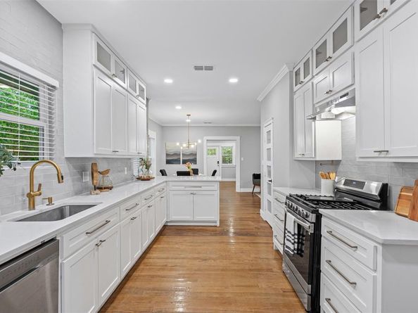 813  Elsbeth Street , Dallas Texas 75208