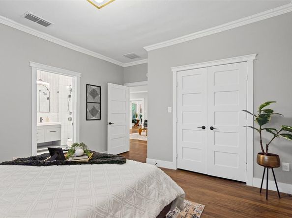 813  Elsbeth Street , Dallas Texas 75208