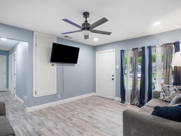 1515  Buena Vista Street , Mesquite Texas 75149