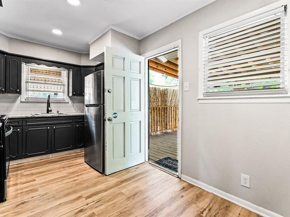 3807  Falls Drive , Dallas Texas 75211