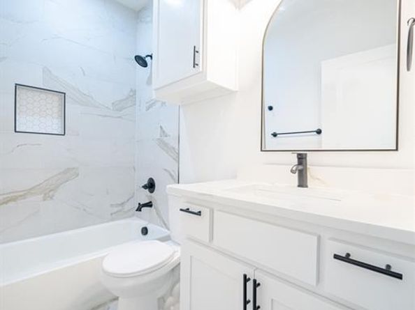3411  Ladd  , Dallas Texas 75212