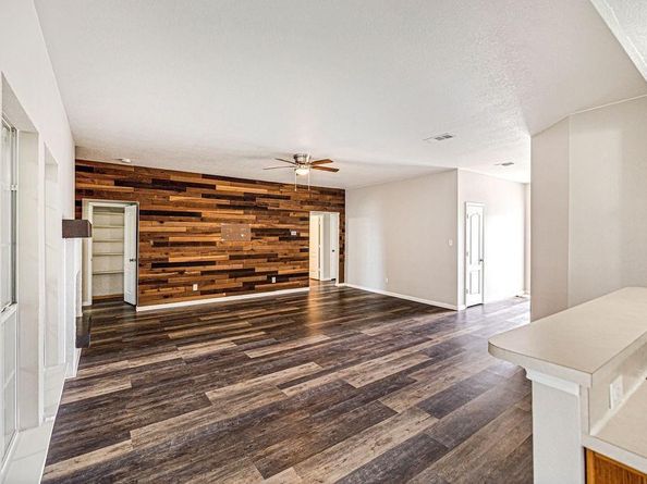 2131  Post Wood Lane , Arlington Texas 76018