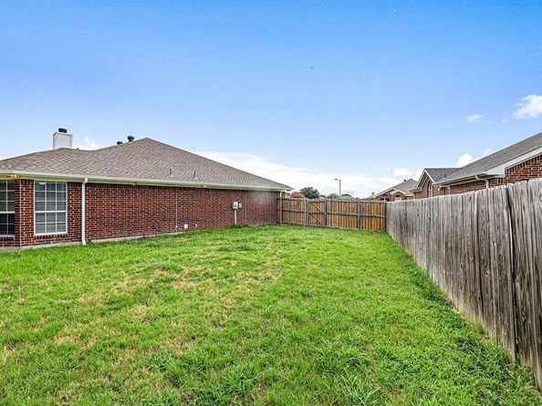 2131  Post Wood Lane , Arlington Texas 76018