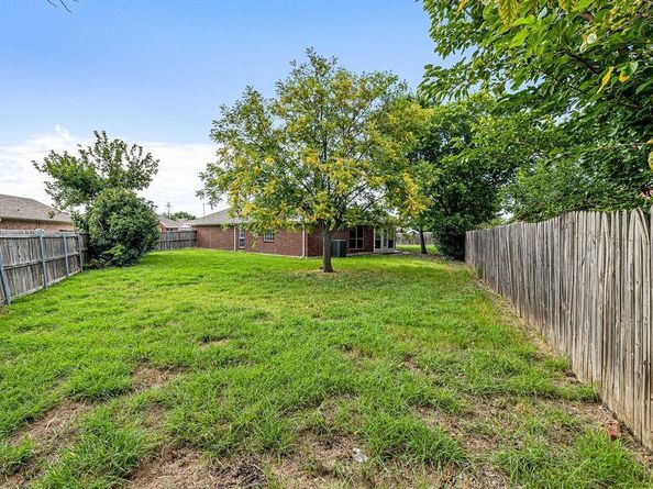 2131  Post Wood Lane , Arlington Texas 76018