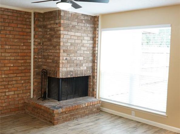 2108  Westkendal Lane , Arlington Texas 76015