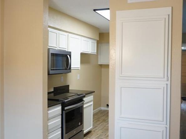 2108  Westkendal Lane , Arlington Texas 76015