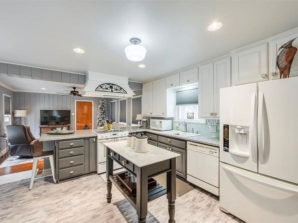 2400  Nottingham Boulevard , Fort Worth Texas 76112
