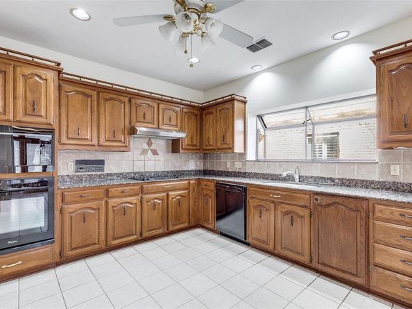 5014  Village Court , Dallas Texas 75248