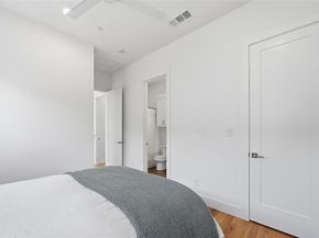 5711  Bryan Parkway  103, Dallas Texas 75206