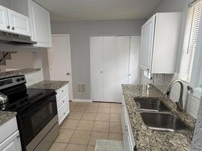 24  Abbey Road , Euless Texas 76039