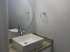 24  Abbey Road , Euless Texas 76039