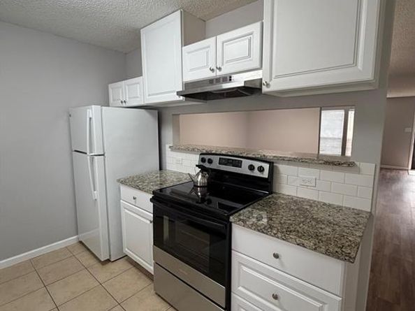 24  Abbey Road , Euless Texas 76039