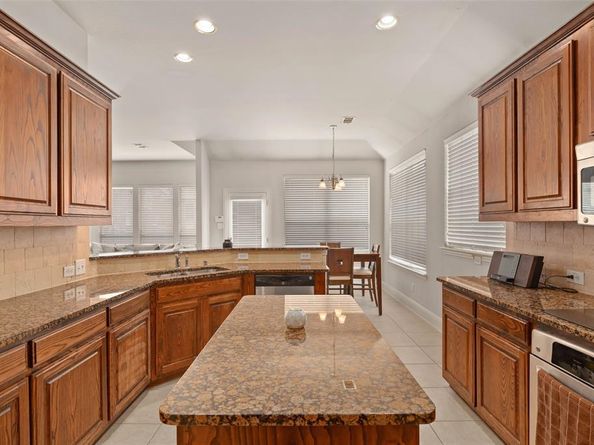 2501  Claymore Avenue , Garland Texas 75043