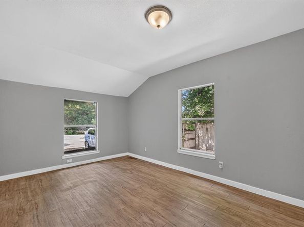8323  Lapanto Lane , Dallas Texas 75227