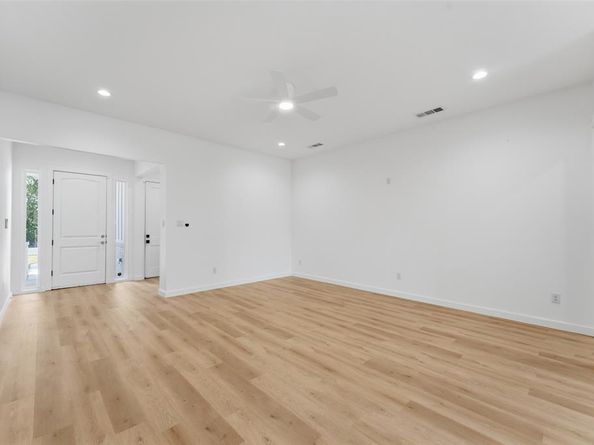1633 E Tucker Street , Fort Worth Texas 76104