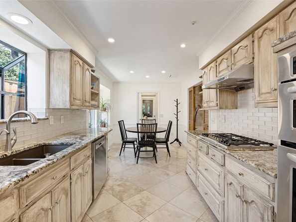 6223  Fox Trail , Dallas Texas 75248