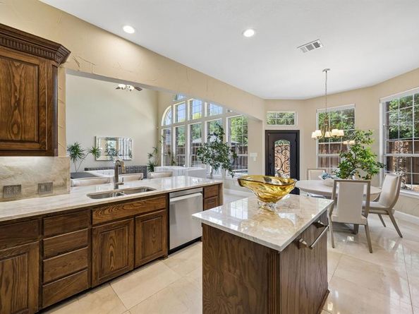9033  Jasmine Lane , Irving Texas 75063