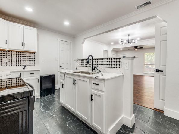 1528  Priscilla Lane , Irving Texas 75061