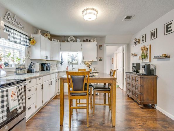 404  Calgary Road , Azle Texas 76020